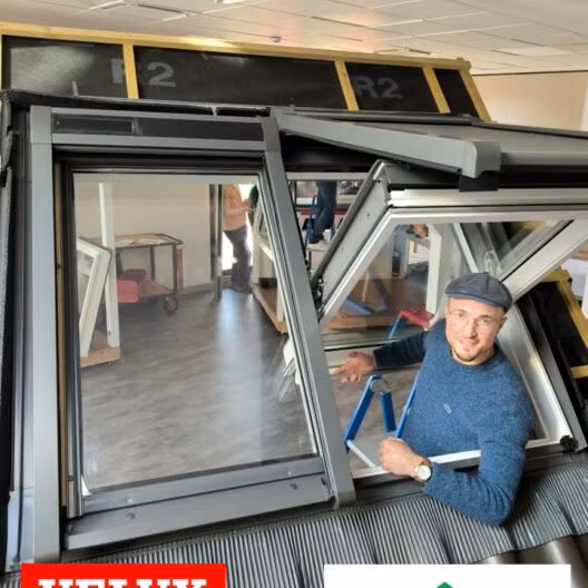 création de verrière 2en1 velux à rotation sur tuile lors du stage installateur conseil 2024 mÉance couverture